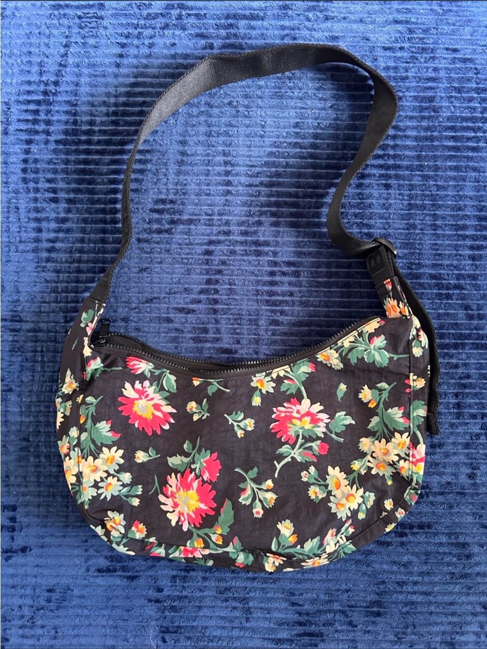 Baggu x Laura Ashley Rhian Daisy Floral Medium Crescent - Picture 2 of 2